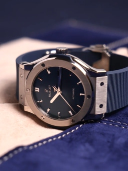 Hublot Classic Fusion Blue 542.NX.7170.LR Box and Papers 2021, image 2 Hublot Classic Fusion Blue 542.NX.7170.LR Box and Papers 2021, image 2
