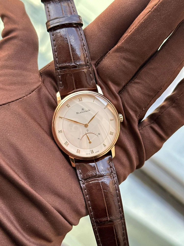 Box & Papers 2010, image 1 Box & Papers 2010, image 1