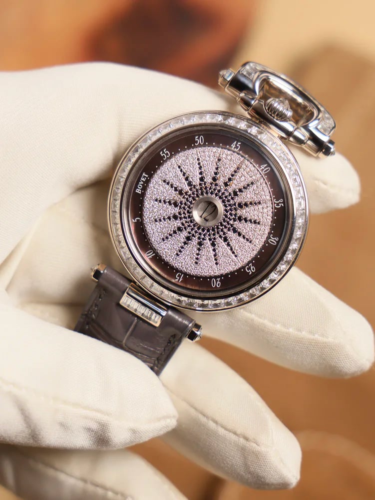 Bovet Fleurier Jump hour White gold with baguette diamonds, image 1 Bovet Fleurier Jump hour White gold with baguette diamonds, image 1