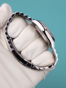 Box and Papers 2025, image 4 Box and Papers 2025, image 4