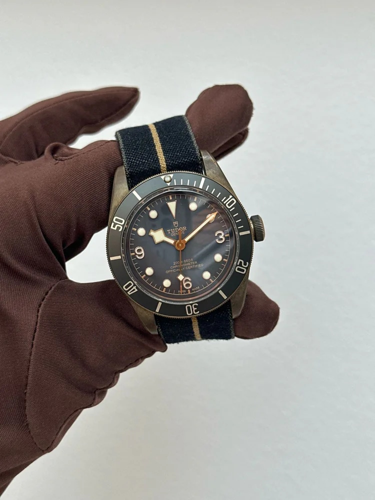 Bronze, image 1 Bronze, image 1