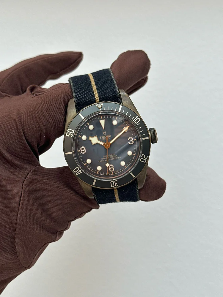 Bronze, image 1 Bronze, image 1