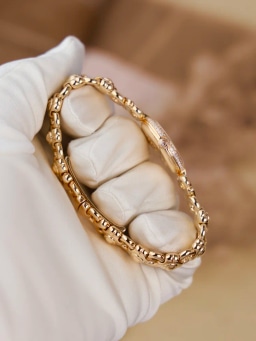 With diamond bezel and bracelet 1993 Box and Papers, image 4 With diamond bezel and bracelet 1993 Box and Papers, image 4