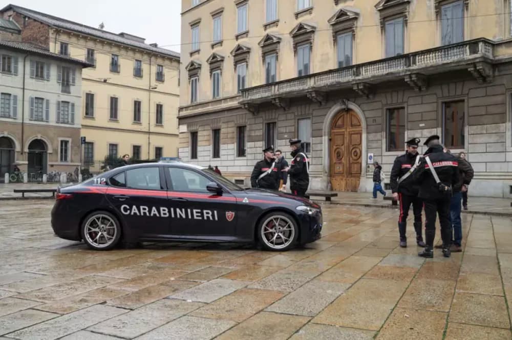Tourist in Milan stops a €400,000 watch theft with quick reflexes | Chrono 10:10 Tourist in Milan stops a €400,000 watch theft with quick reflexes | Chrono 10:10
