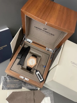 Girard Perregaux Laureato box and papers, image 11 Girard Perregaux Laureato box and papers, image 11