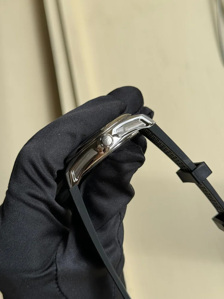 H.Moser & Cie. Pioneer Centre Seconds Arctic Blue Full Set 2023, image 2 H.Moser & Cie. Pioneer Centre Seconds Arctic Blue Full Set 2023, image 2