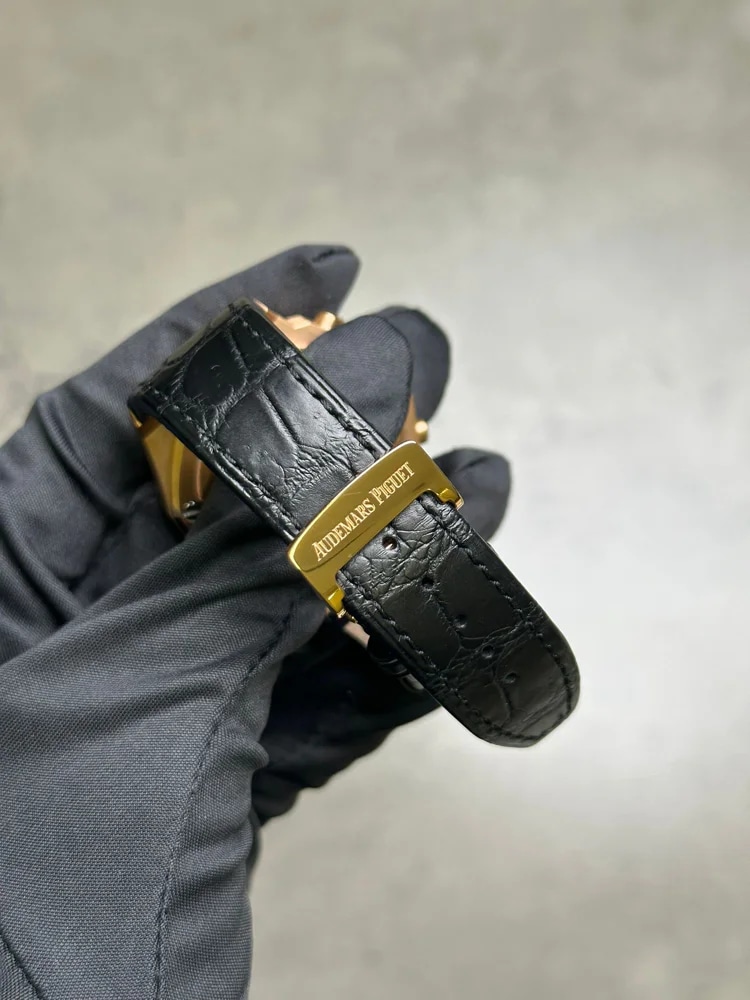 Audemars Piguet Royal Oak Offshore Chronograph Lady rubber and alligator straps, image 5 Audemars Piguet Royal Oak Offshore Chronograph Lady rubber and alligator straps, image 5