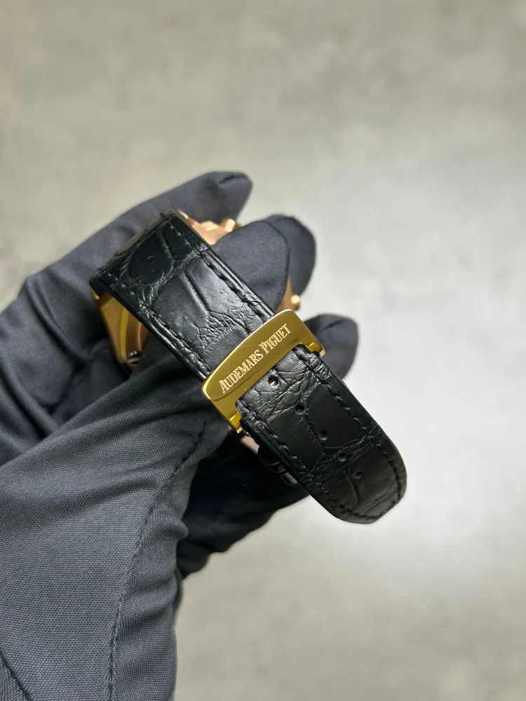 Audemars Piguet Royal Oak Offshore Chronograph Lady rubber and alligator straps, image 5 Audemars Piguet Royal Oak Offshore Chronograph Lady rubber and alligator straps, image 5