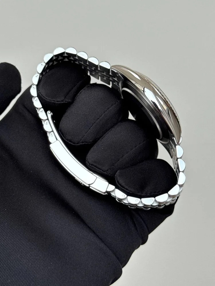 Full Set 2025, image 2 Full Set 2025, image 2