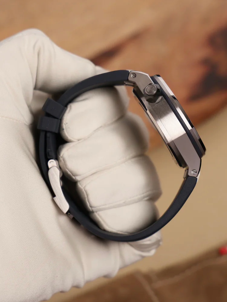 Audemars Piguet Royal Oak Offshore Diver 15720ST.OO.A027CA.01, image 4 Audemars Piguet Royal Oak Offshore Diver 15720ST.OO.A027CA.01, image 4