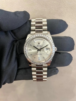 Box and Papers 2022, image 1 Box and Papers 2022, image 1