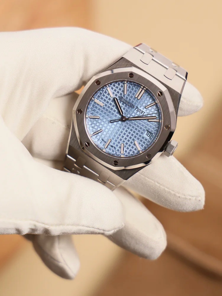 "50th Anniversary" 37mm, image 1 "50th Anniversary" 37mm, image 1