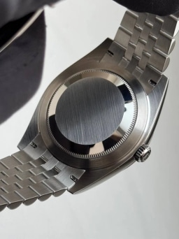 Full Set 2025, image 8 Full Set 2025, image 8