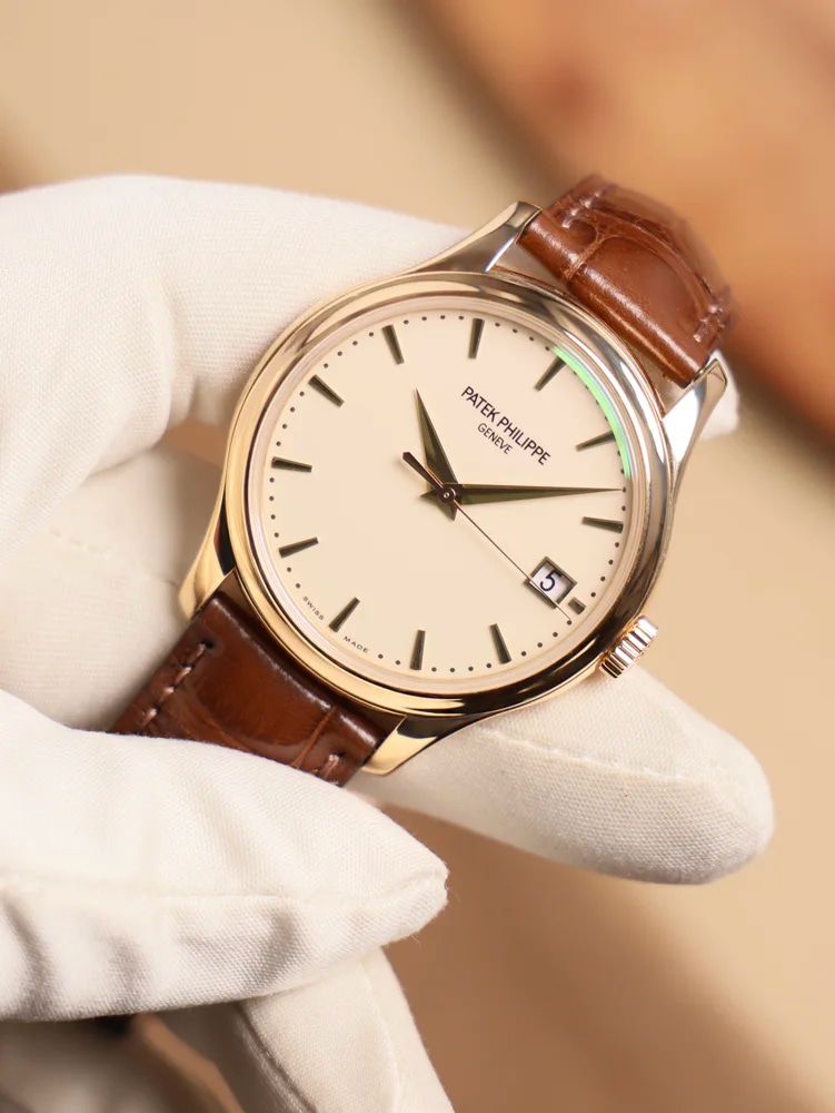 Patek Philippe Calatrava 5227J-001, image 1 Patek Philippe Calatrava 5227J-001, image 1