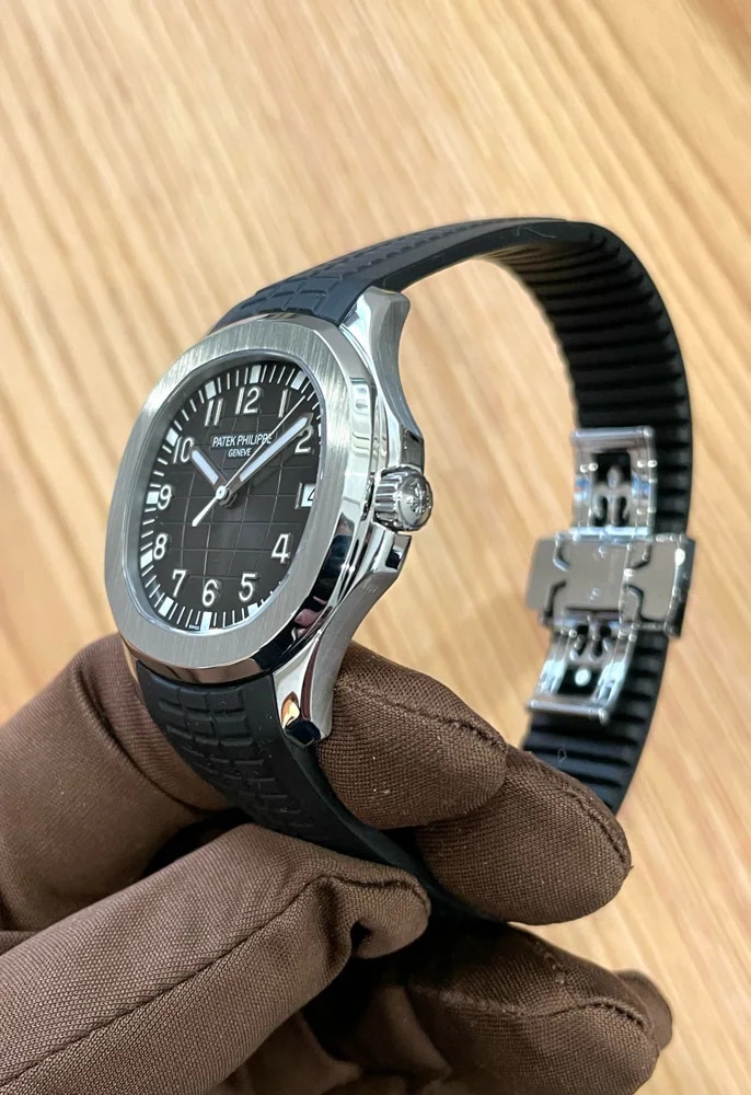 Patek Philippe Aquanaut Box & Papers, image 2 Patek Philippe Aquanaut Box & Papers, image 2