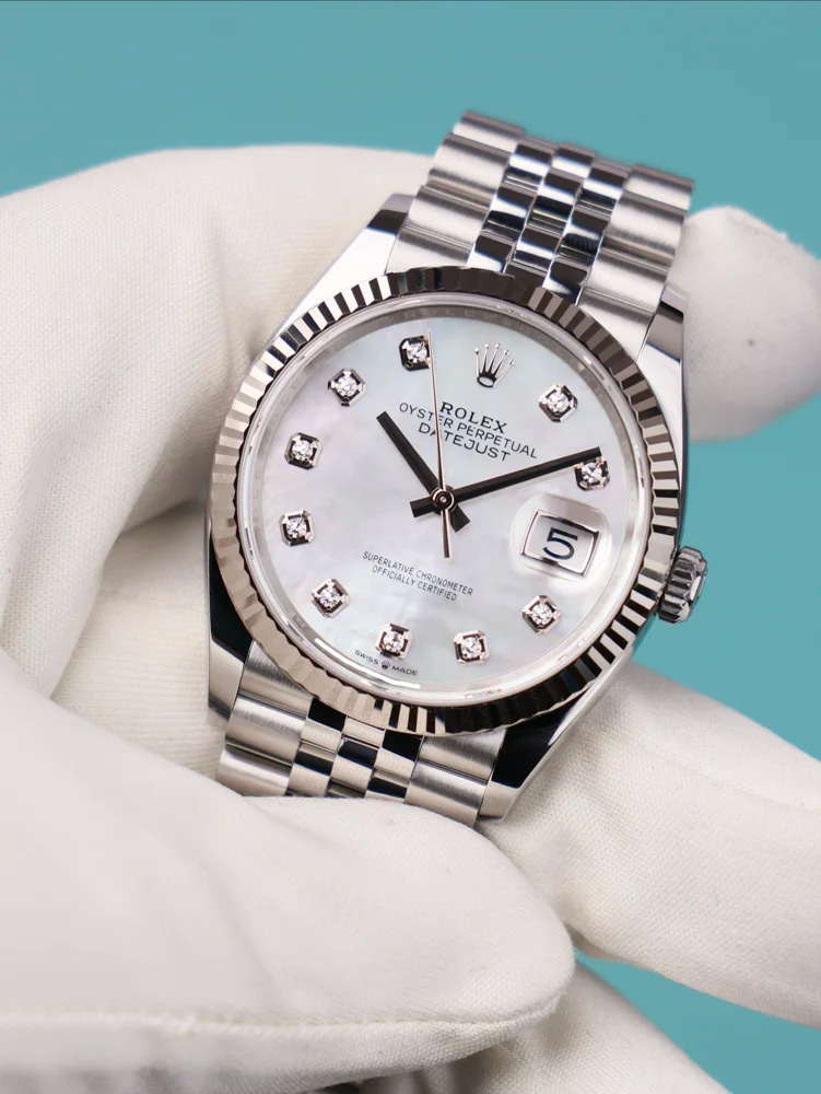 Box and Papers 2025, image 1 Box and Papers 2025, image 1