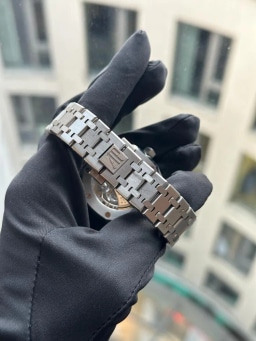 Audemars Piguet Royal Oak Lady, image 5 Audemars Piguet Royal Oak Lady, image 5