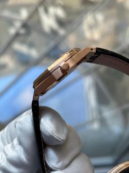 Audemars Piguet Royal Oak Dual Time + Extract from Archives, image 4 Audemars Piguet Royal Oak Dual Time + Extract from Archives, image 4