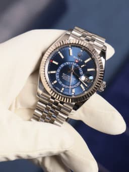 Rolex Sky-Dweller 326934 Box and Papers 2023, image 1 Rolex Sky-Dweller 326934 Box and Papers 2023, image 1