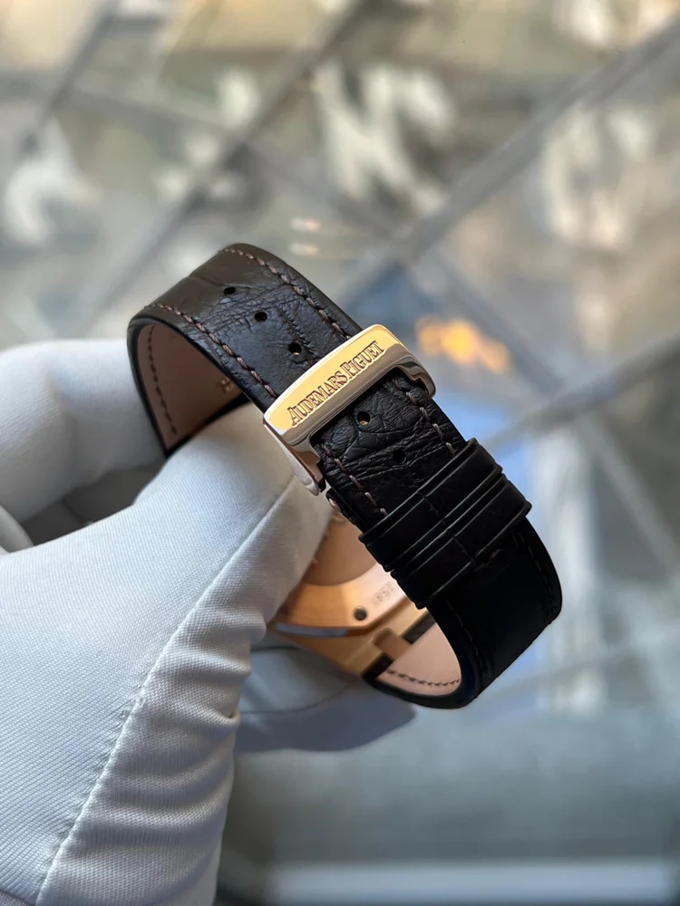 Audemars Piguet Royal Oak Dual Time + Extract from Archives, image 7 Audemars Piguet Royal Oak Dual Time + Extract from Archives, image 7