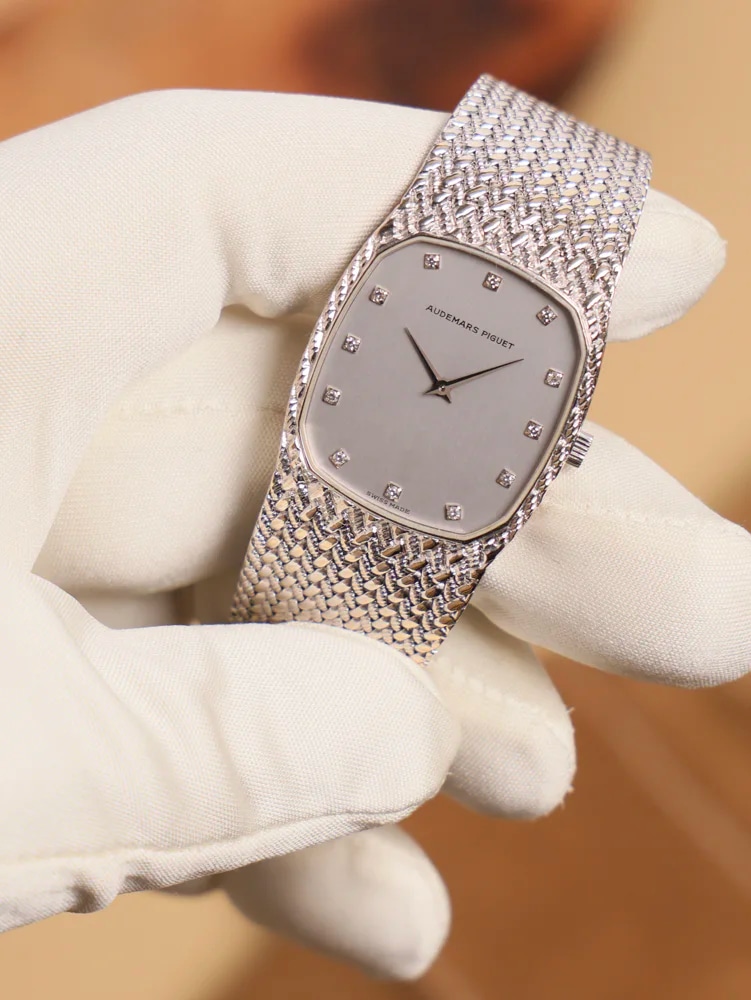 White Gold 1970s Vintage Watch with Diamonds on 180mm Wrist, image 1 White Gold 1970s Vintage Watch with Diamonds on 180mm Wrist, image 1