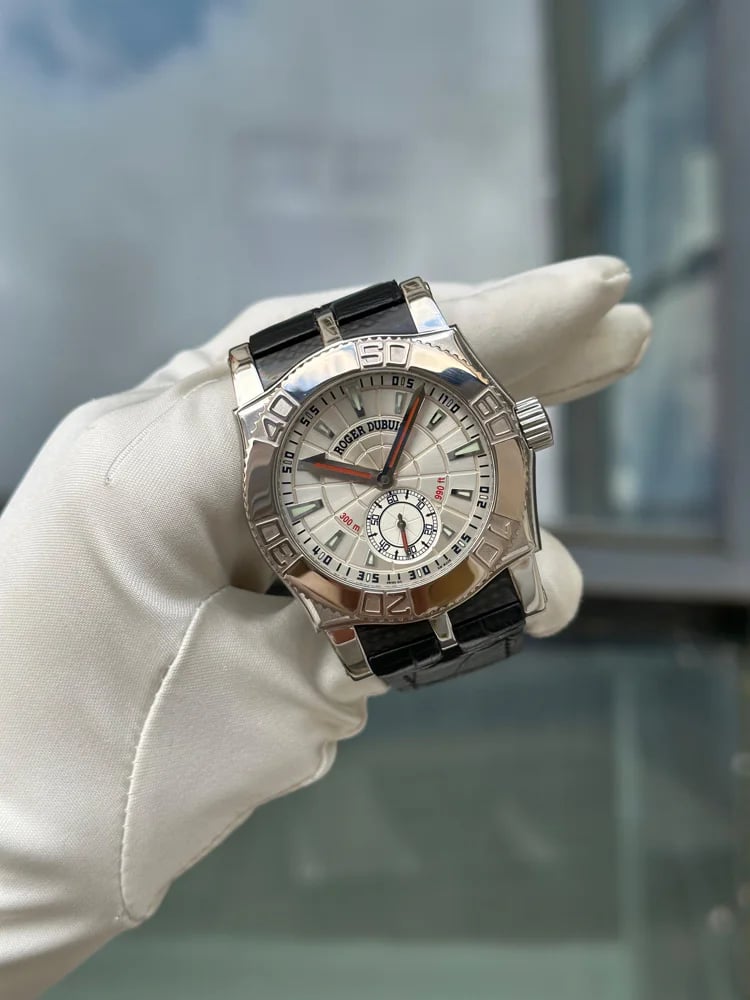Roger Dubuis Easy Diver Steel and White Gold Bezel with Papers, image 1 Roger Dubuis Easy Diver Steel and White Gold Bezel with Papers, image 1