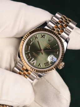 Green VI Roman Jubilee Box + Papers 2020, image 1 Green VI Roman Jubilee Box + Papers 2020, image 1