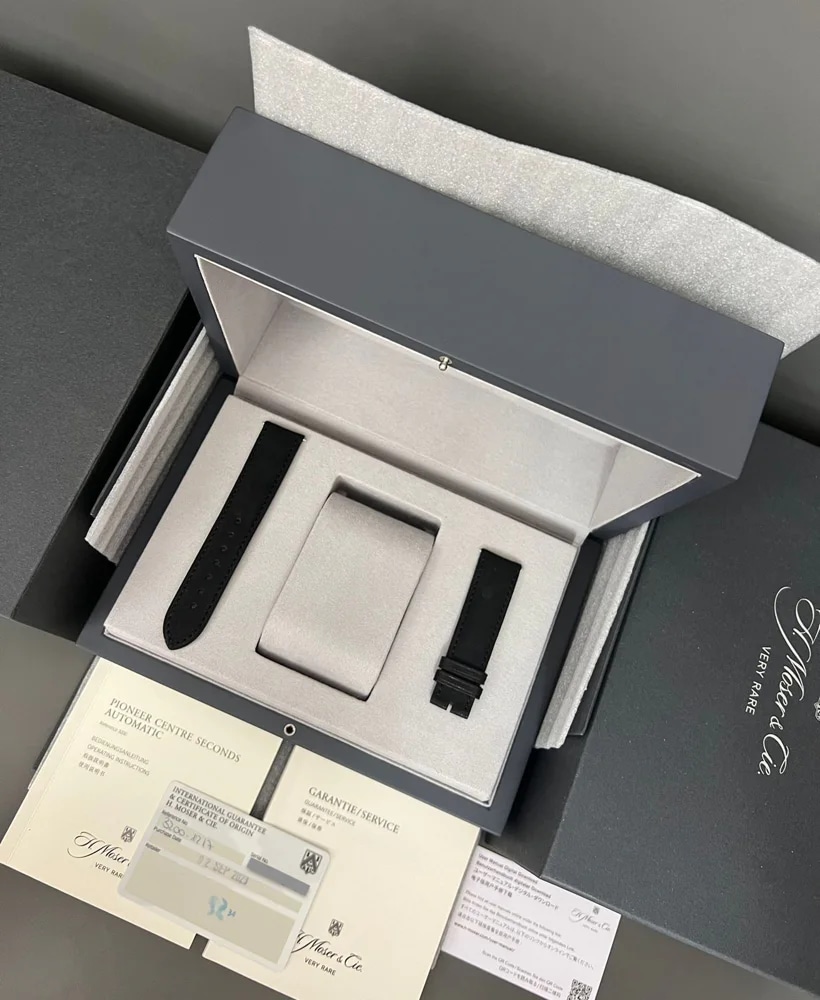 H.Moser & Cie. Pioneer Centre Seconds Arctic Blue Full Set 2023, image 7 H.Moser & Cie. Pioneer Centre Seconds Arctic Blue Full Set 2023, image 7