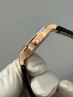 Girard Perregaux Laureato box and papers, image 5 Girard Perregaux Laureato box and papers, image 5