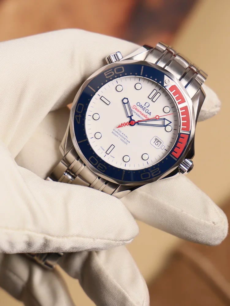 Omega Seamaster Diver 300 M LE Commander's Watch James Bond 007 Box and Papers, image 1 Omega Seamaster Diver 300 M LE Commander's Watch James Bond 007 Box and Papers, image 1