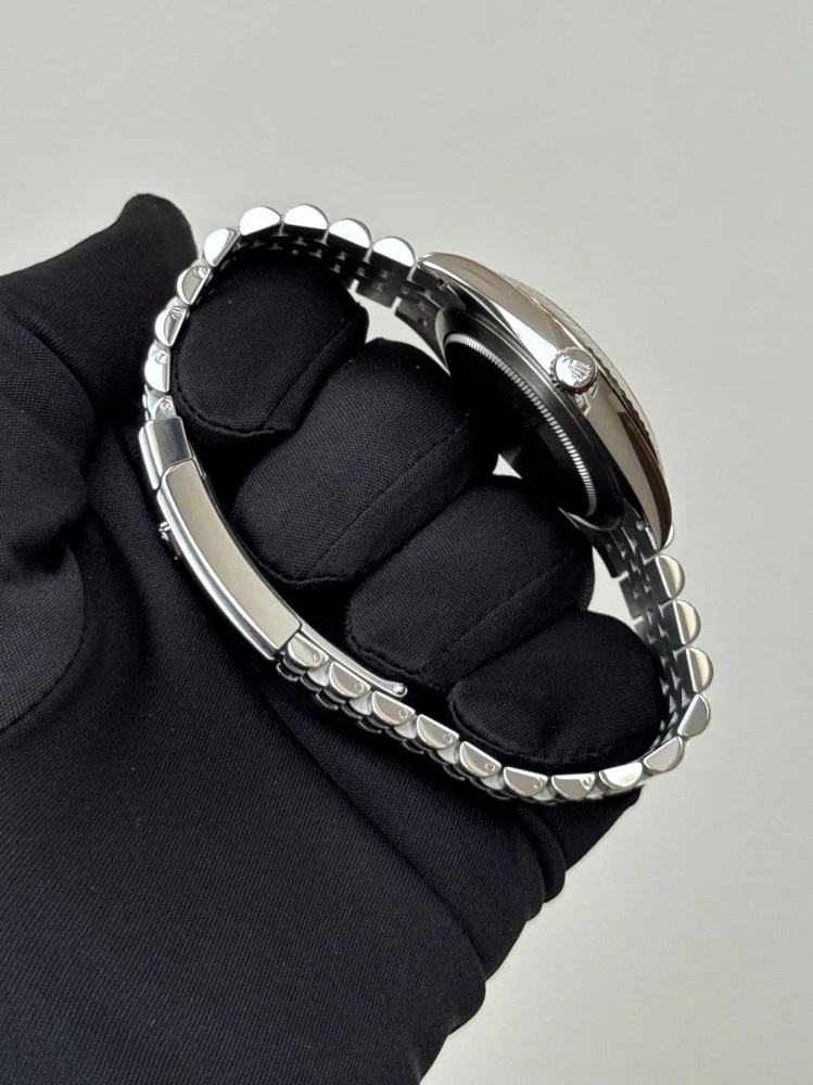 Full Set 2025, image 3 Full Set 2025, image 3