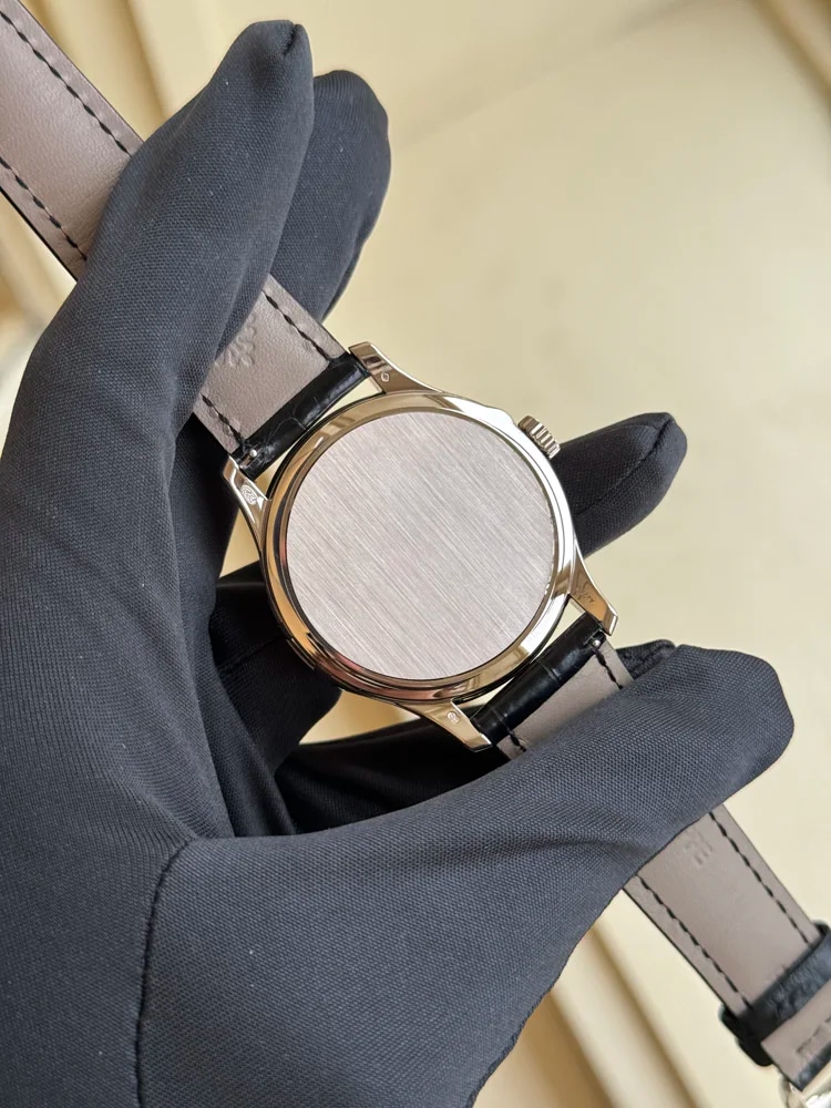 White Gold, image 6 White Gold, image 6