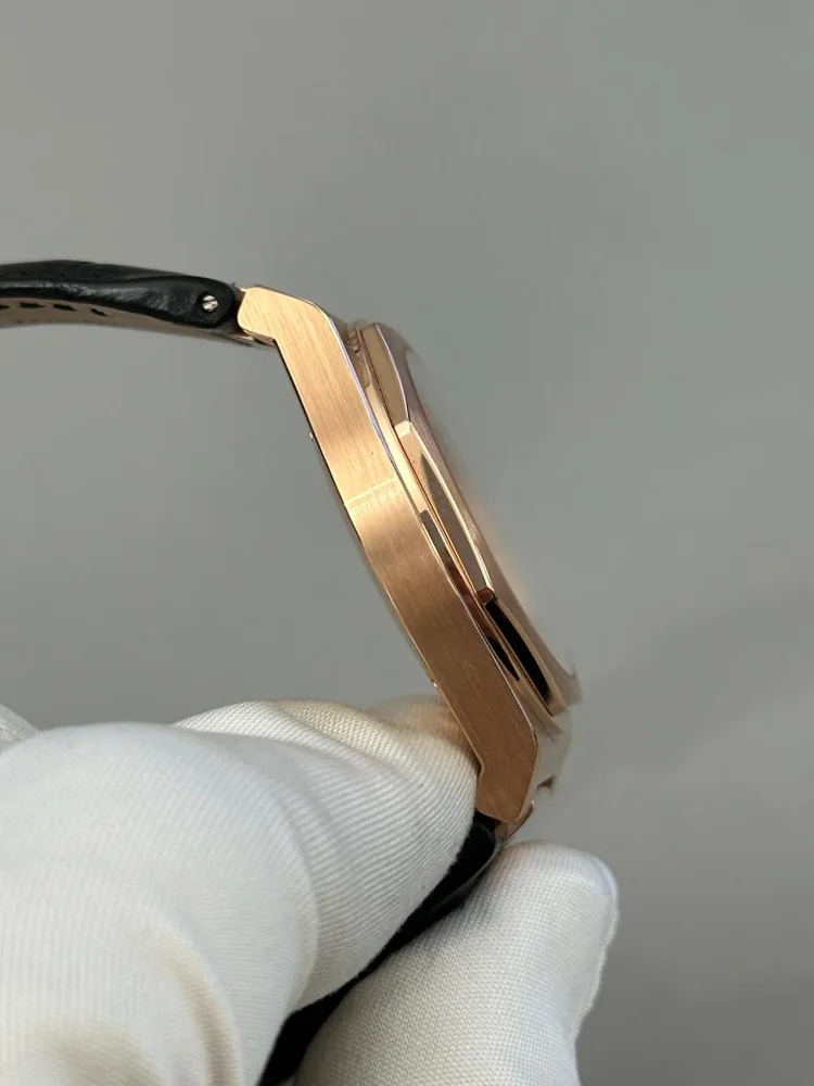 Girard Perregaux Laureato box and papers, image 6 Girard Perregaux Laureato box and papers, image 6