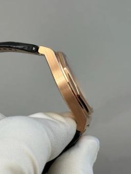 Girard Perregaux Laureato box and papers, image 6 Girard Perregaux Laureato box and papers, image 6