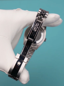 Box and Papers 2025, image 6 Box and Papers 2025, image 6