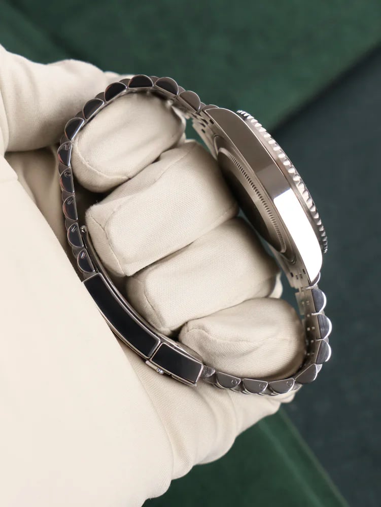 Rolex GMT-Master II Batgirl with Box and Papers 2025, image 4 Rolex GMT-Master II Batgirl with Box and Papers 2025, image 4