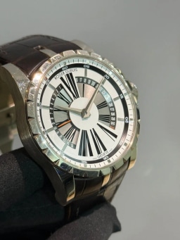 Roger Dubuis Excalibur BI-RETROGRADE DATE LE 88 Pcs, image 4 Roger Dubuis Excalibur BI-RETROGRADE DATE LE 88 Pcs, image 4