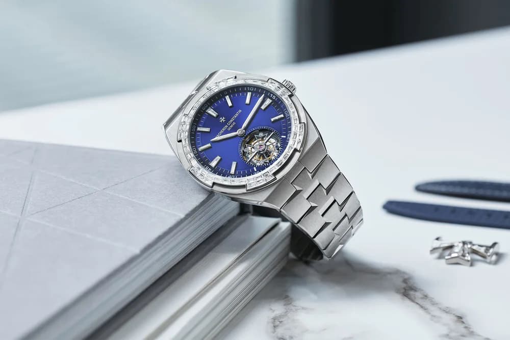 Vacheron Constantine Overseas with 85 baguette-cut diamonds | Chrono 10:10 Vacheron Constantine Overseas with 85 baguette-cut diamonds | Chrono 10:10