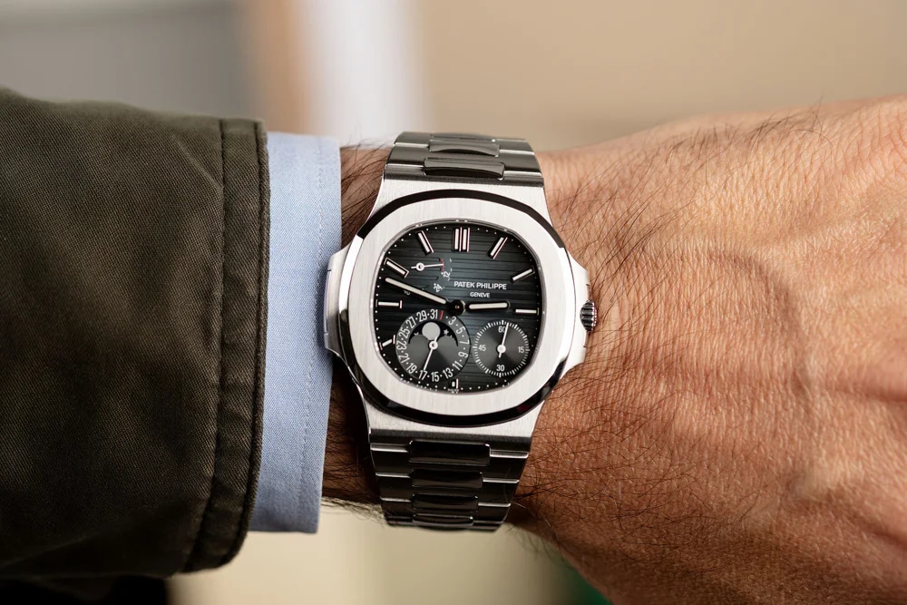 Patek Philippe Nautilus 5712 - how it looks to make a perfect watch even better… | Chrono 10:10 Patek Philippe Nautilus 5712 - how it looks to make a perfect watch even better… | Chrono 10:10