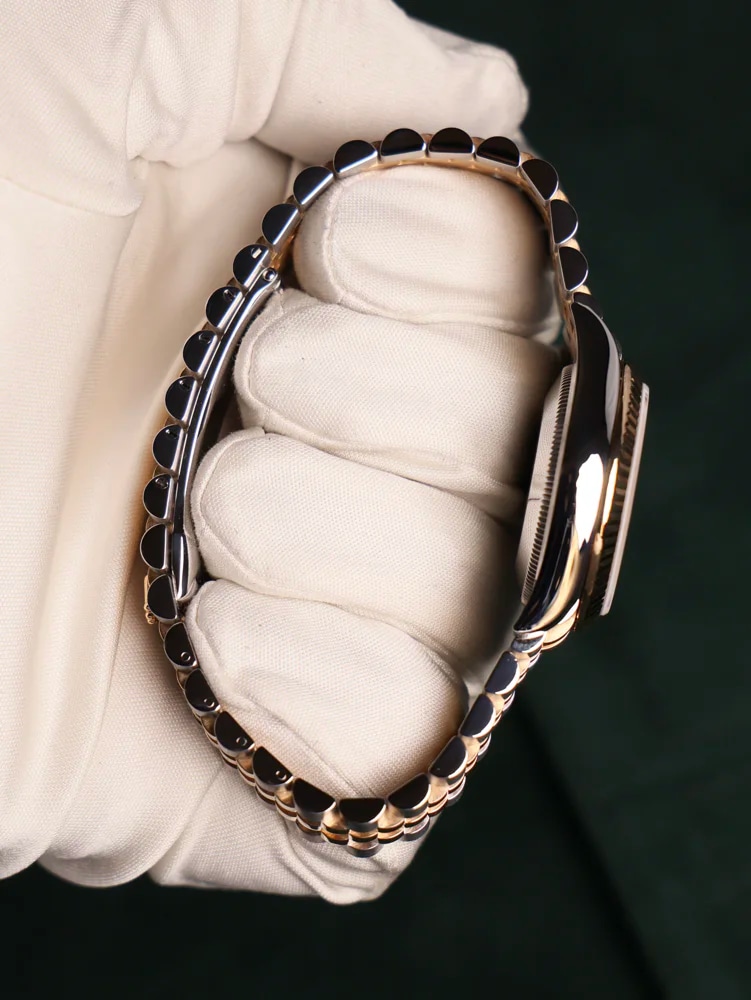 Green VI Roman Jubilee Box + Papers 2020, image 2 Green VI Roman Jubilee Box + Papers 2020, image 2