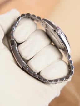 Rolex Datejust 41 Smooth Bezel Jubilee Bracelet Black Index Dial, image 4 Rolex Datejust 41 Smooth Bezel Jubilee Bracelet Black Index Dial, image 4