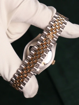 Green VI Roman Jubilee Box + Papers 2020, image 4 Green VI Roman Jubilee Box + Papers 2020, image 4