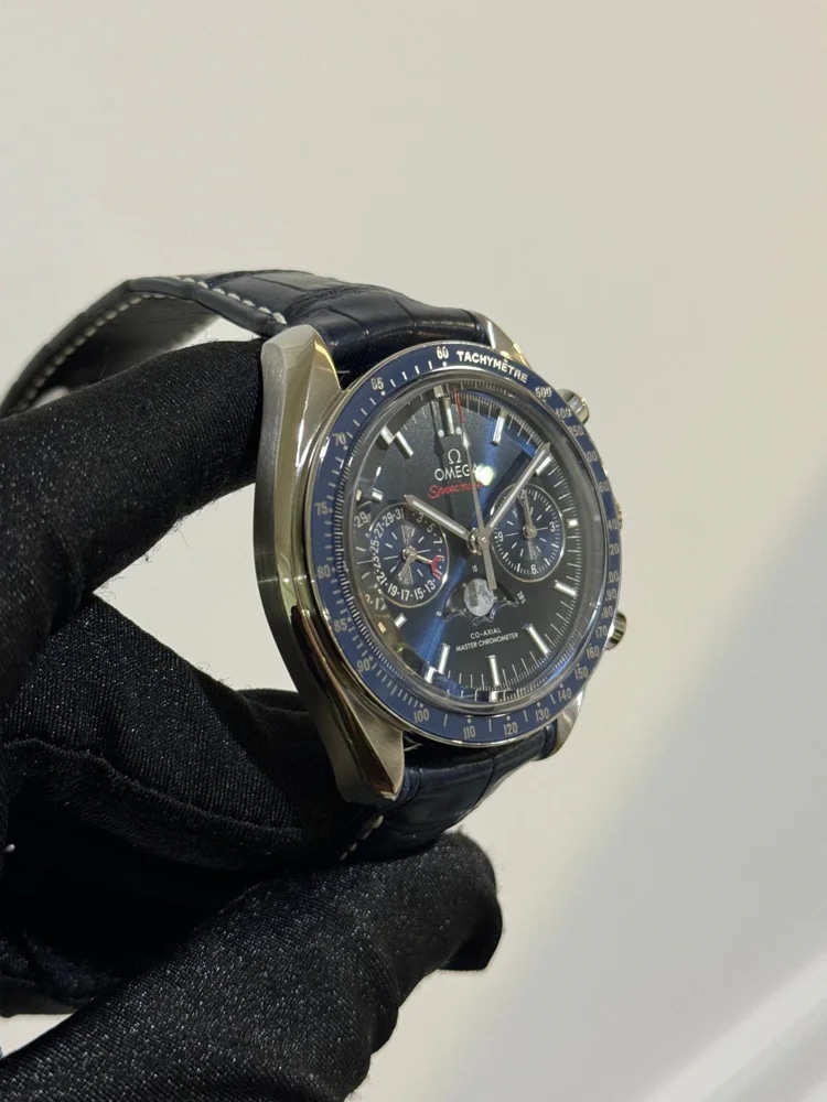 Omega Speedmaster Moonphase Moonwatch, image 3 Omega Speedmaster Moonphase Moonwatch, image 3