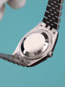 Box and Papers 2025, image 7 Box and Papers 2025, image 7