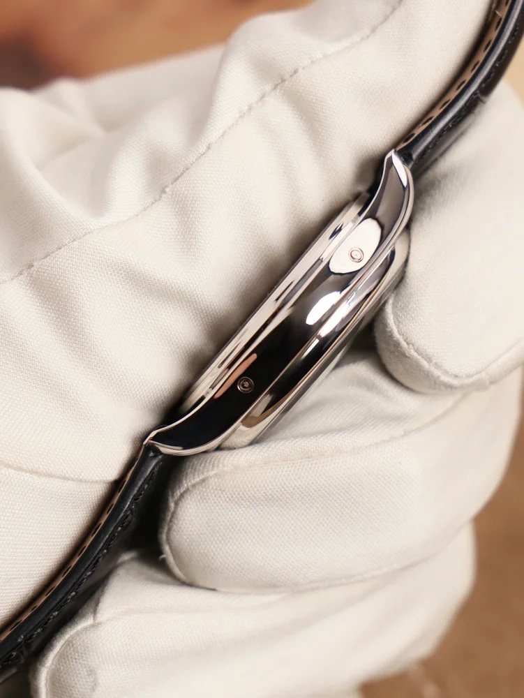 Patek Philippe Annual Calendar Platinum 5056P-001, image 4 Patek Philippe Annual Calendar Platinum 5056P-001, image 4