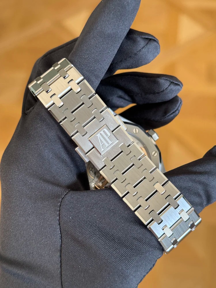 Audemars Piguet Royal Oak Selfwinding Blue Dial 41mm 15510ST.OO.1320ST.01, image 4 Audemars Piguet Royal Oak Selfwinding Blue Dial 41mm 15510ST.OO.1320ST.01, image 4