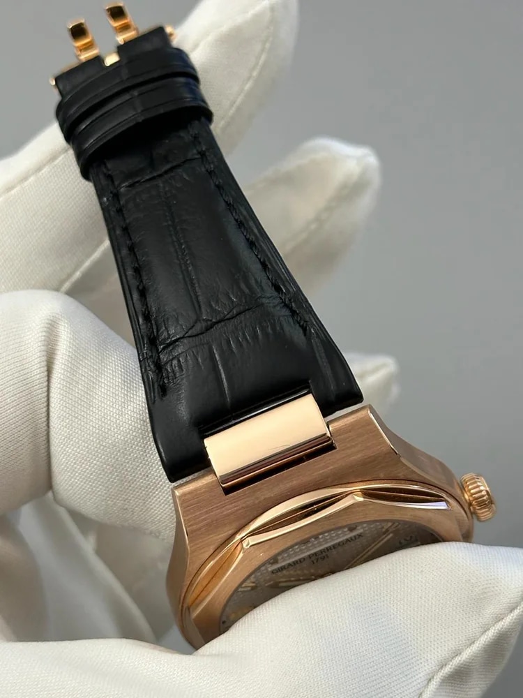 Girard Perregaux Laureato box and papers, image 8 Girard Perregaux Laureato box and papers, image 8