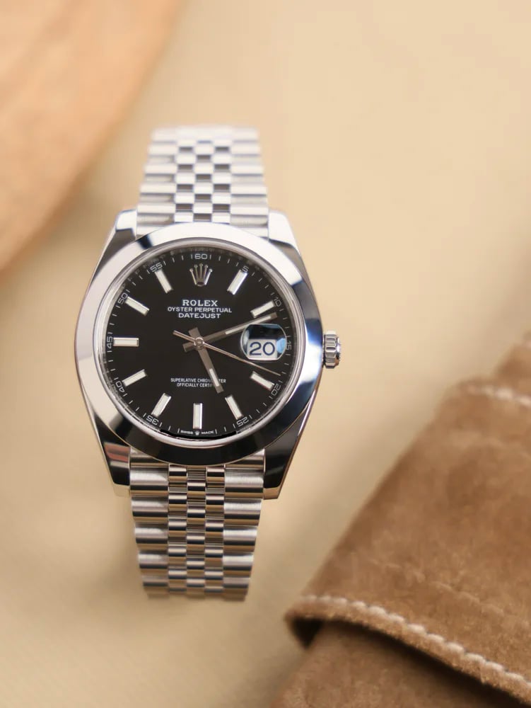 Rolex Datejust 41 Smooth Bezel Jubilee Bracelet Black Index Dial, image 2 Rolex Datejust 41 Smooth Bezel Jubilee Bracelet Black Index Dial, image 2