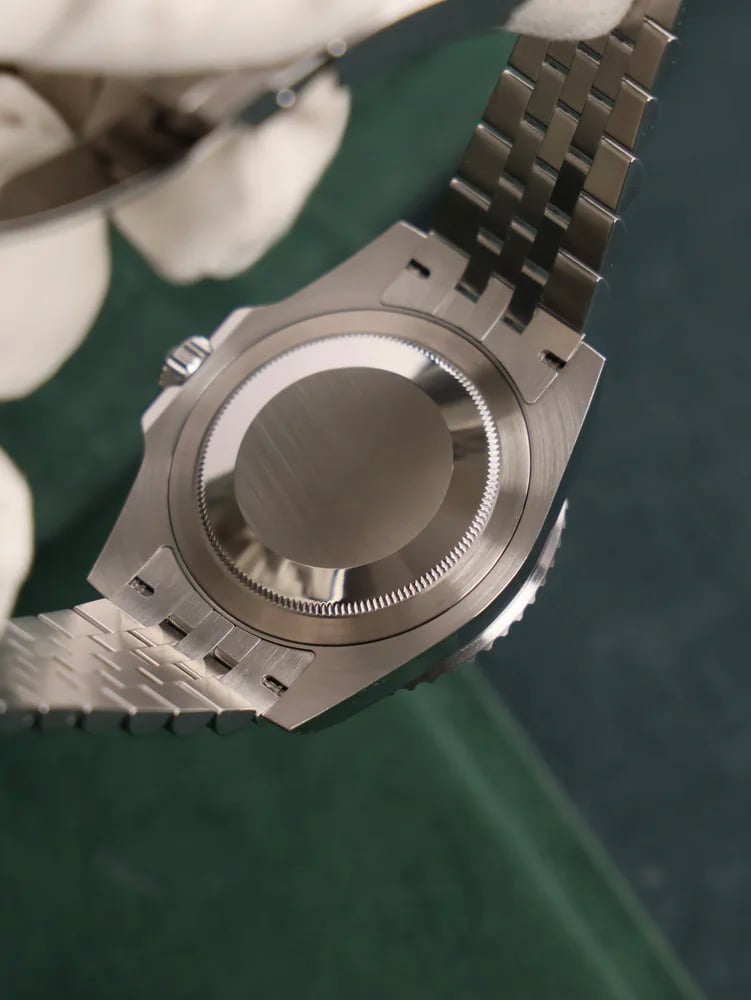 Rolex GMT-Master II Batgirl with Box and Papers 2025, image 8 Rolex GMT-Master II Batgirl with Box and Papers 2025, image 8