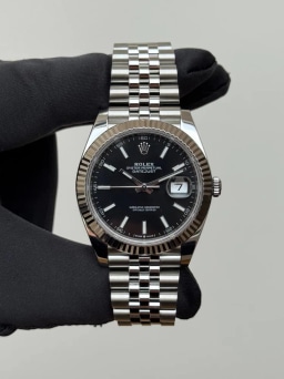 Full Set 2025, image 1 Full Set 2025, image 1